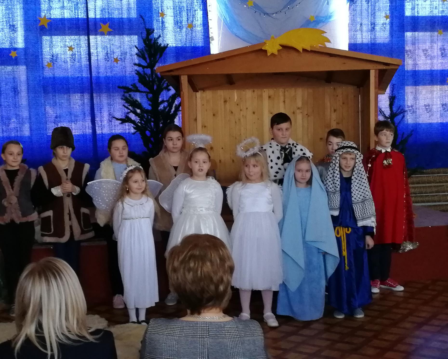 Wspominamy Święto Babć i Dziadków w Szkole w Męcinie Wielkiej